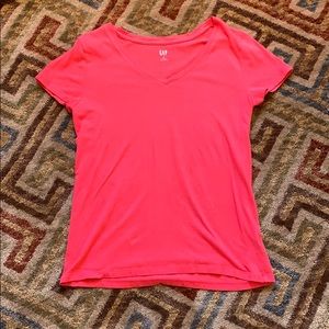 GAP v-neck t shirt